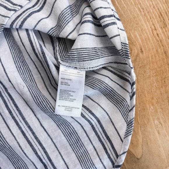 Ellen Tracy Linen Blend Top Sleeveless Stripes Gold Tassel L Blue White - Picture 4 of 7